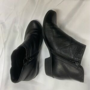 Minimalist Chic: Rockport Leather Ankle Boots | Neutral & Timeless